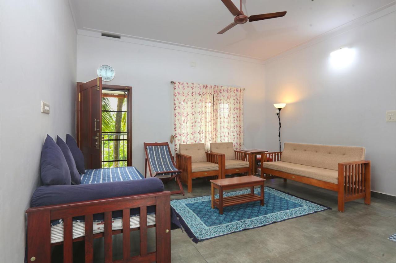 Monsoon Apartments Канур Екстериор снимка