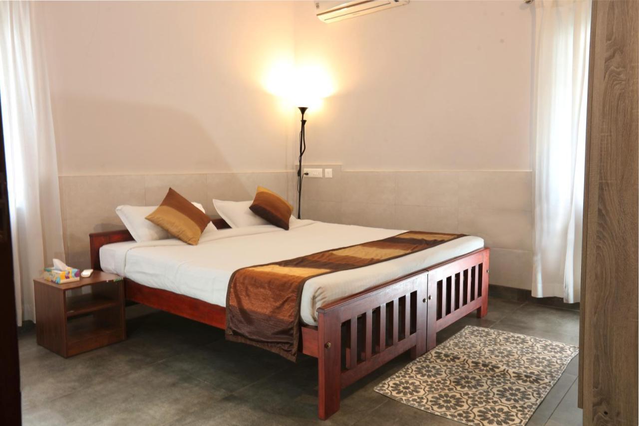 Monsoon Apartments Канур Екстериор снимка