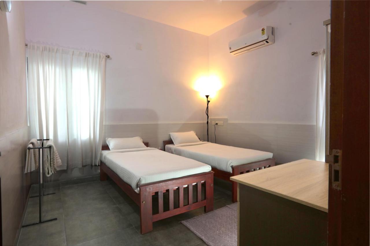 Monsoon Apartments Канур Екстериор снимка