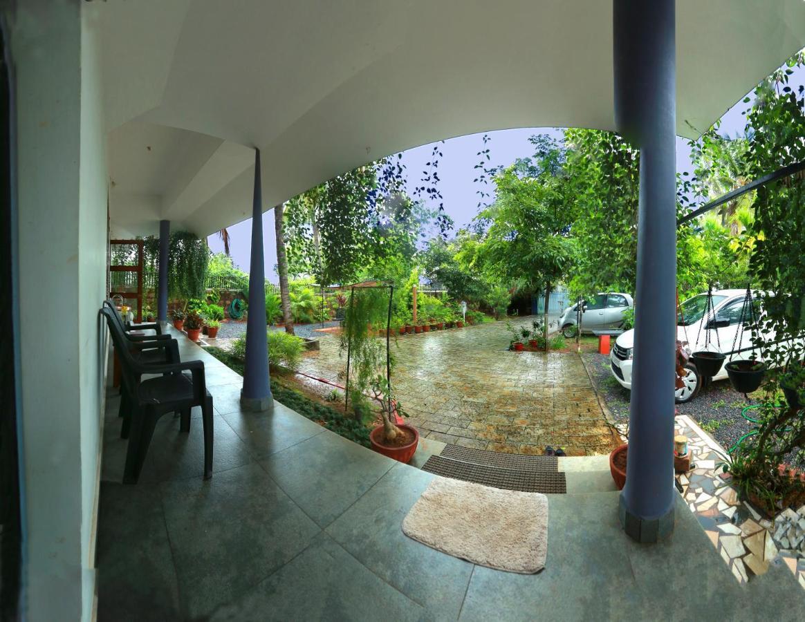 Monsoon Apartments Канур Екстериор снимка