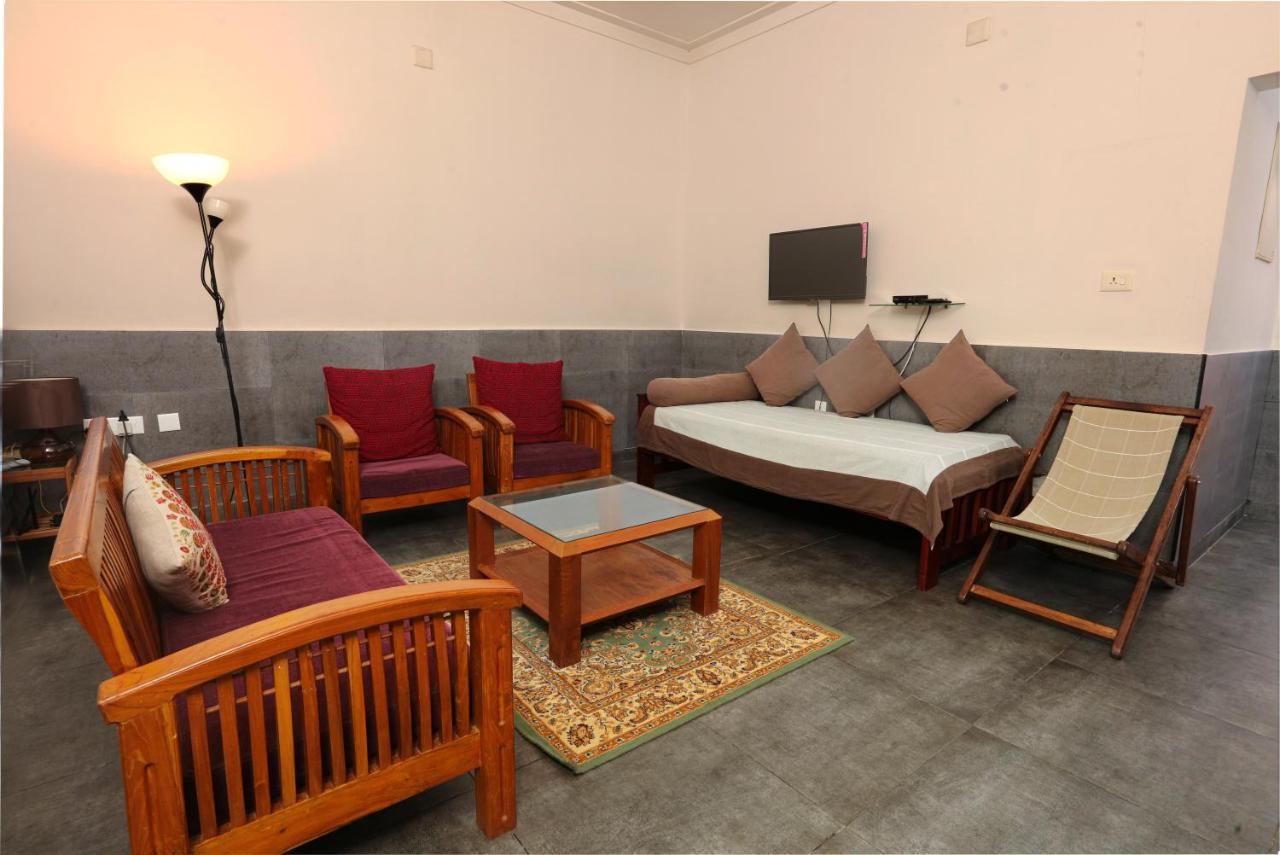 Monsoon Apartments Канур Екстериор снимка