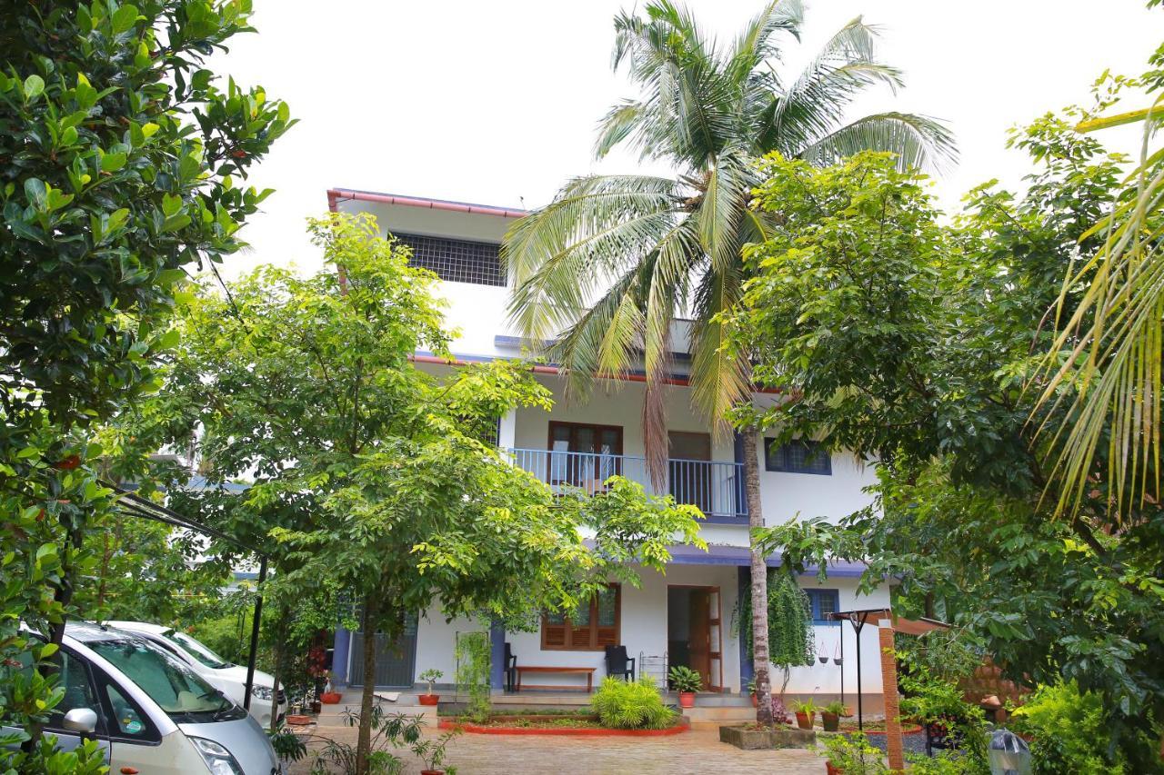 Monsoon Apartments Канур Екстериор снимка