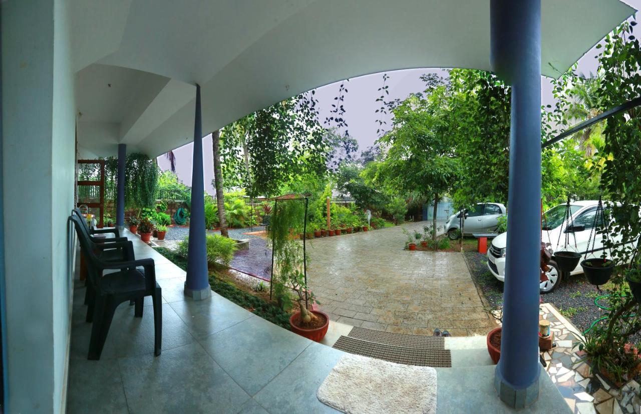 Monsoon Apartments Канур Екстериор снимка